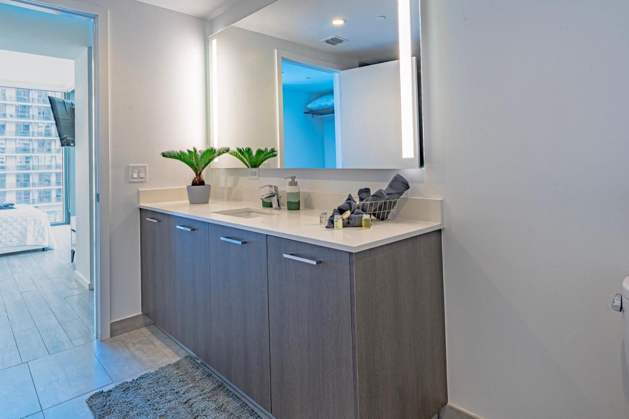 Luxurious 2-Bed Apartment With Breathtaking Bay Views!! ميامي المظهر الخارجي الصورة